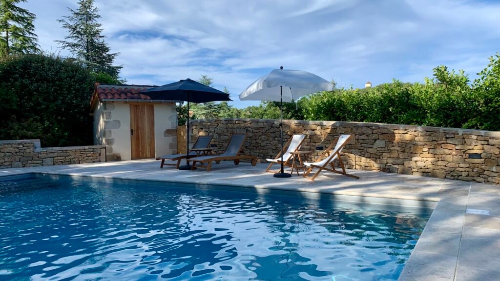 Piscine Figeac dans le Lot pierres sèches